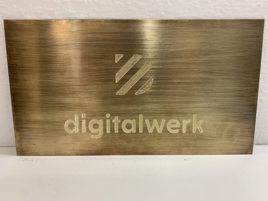 Metallgefräste Logo für digitalwerk